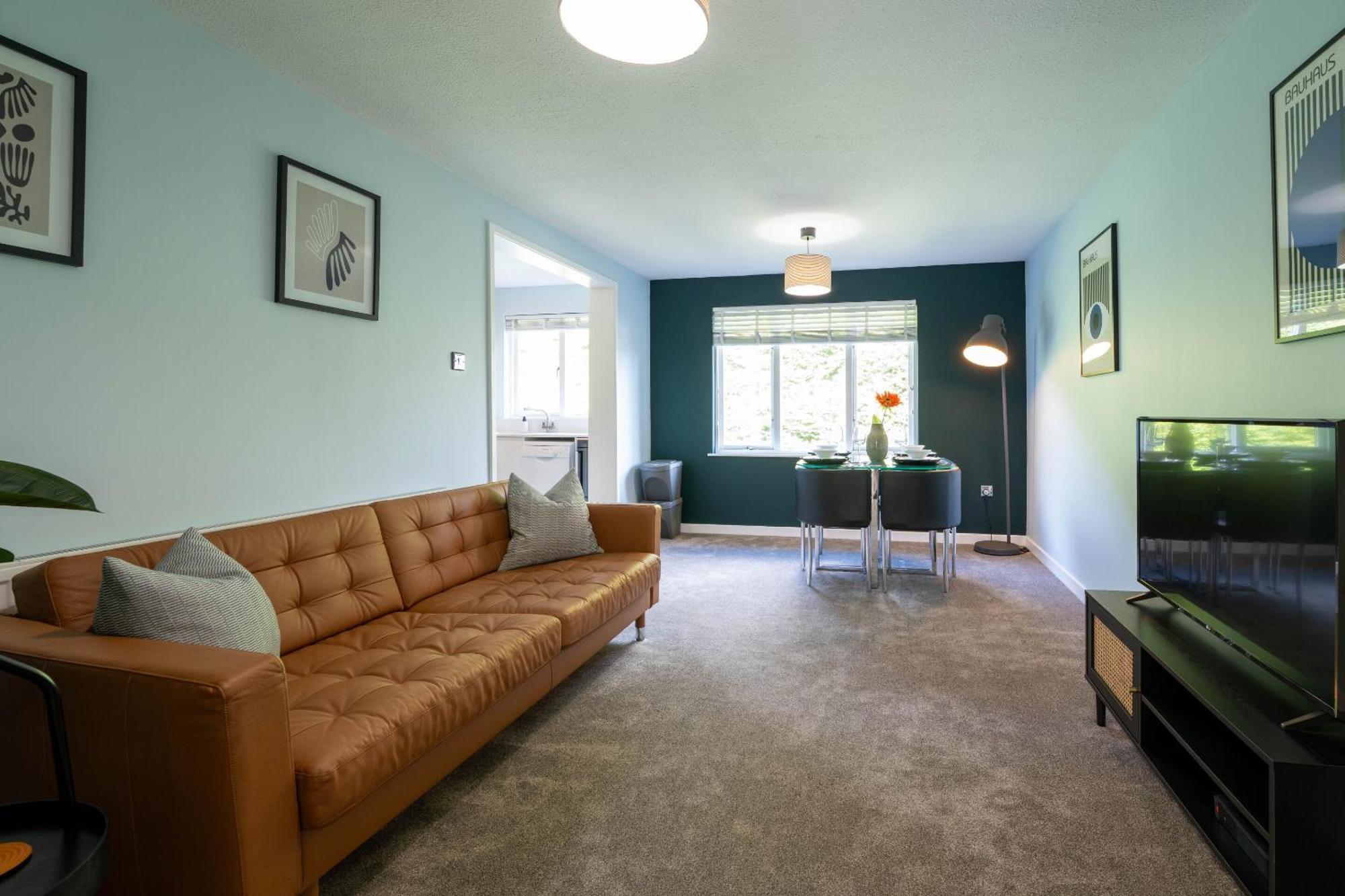 Park View- 2 Bed Apartment Close To East Surrey Hospital Salfords Exterior photo